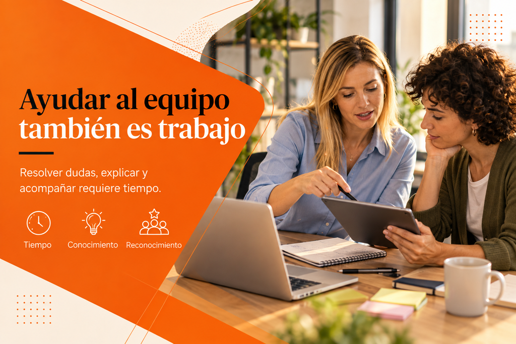 Dos profesionales comparten conocimiento en la empresa revisando un procedimiento en tablet