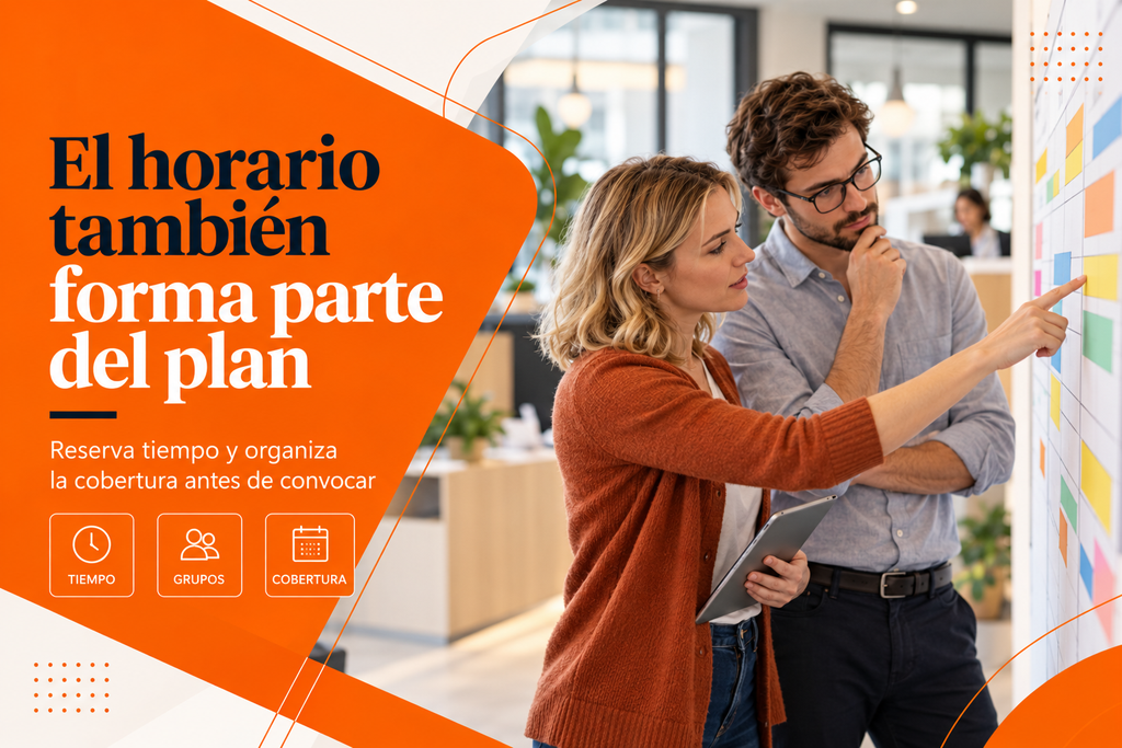 Dos profesionales revisando un calendario de trabajo en una pizarra